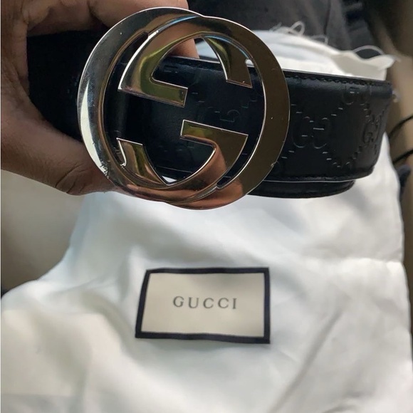 Real authentic gucci belt comes with dust bag nothing wrong withg with it - Picture 3 of 3